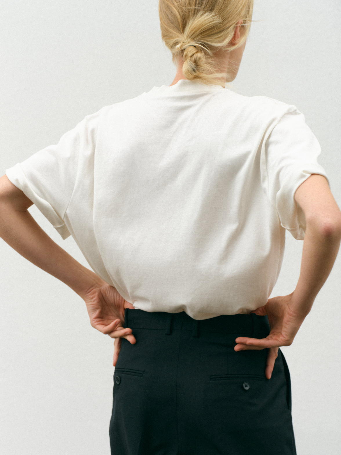 PLEATED WIDE-LEG TROUSERS