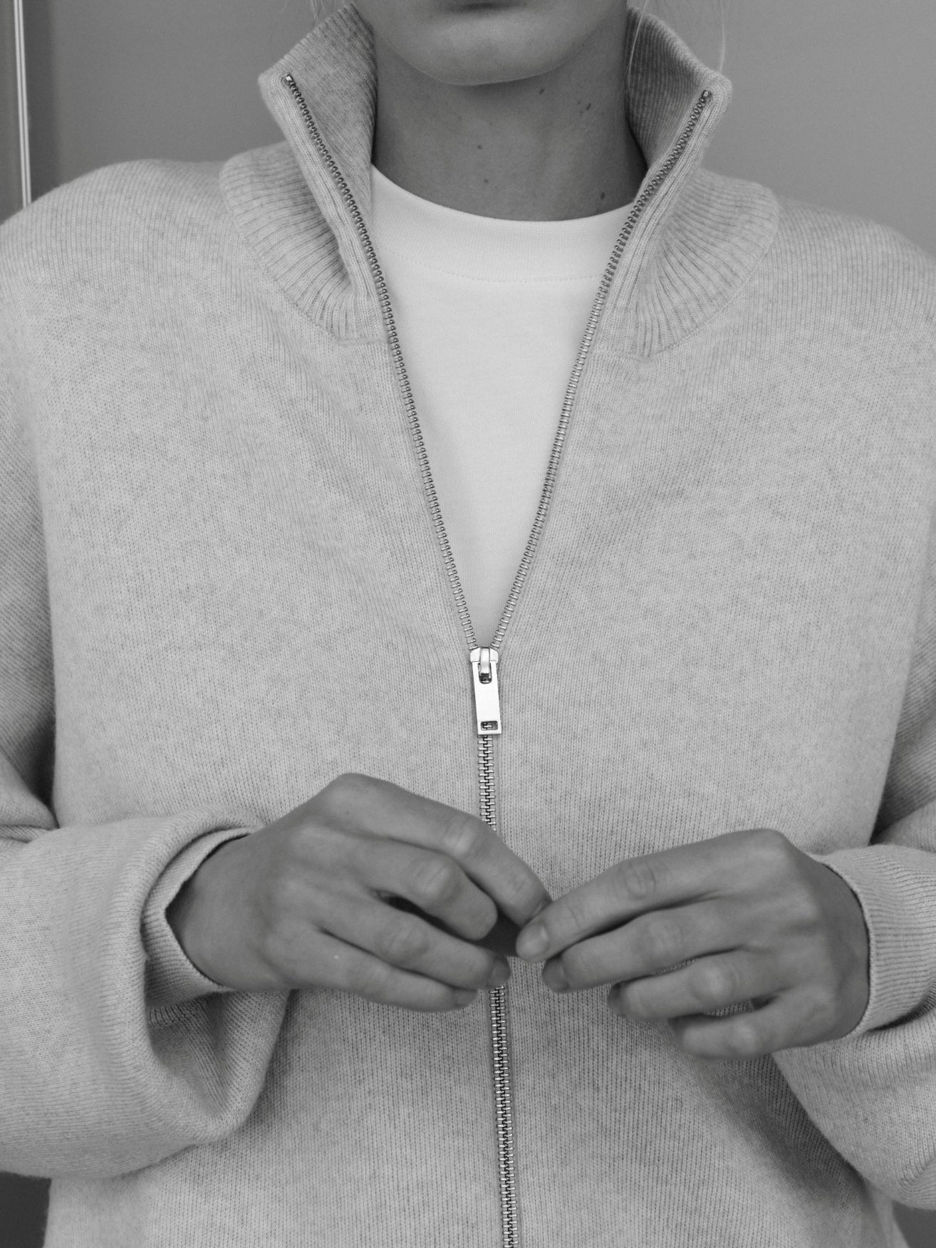 ZIP-UP CARDIGAN
